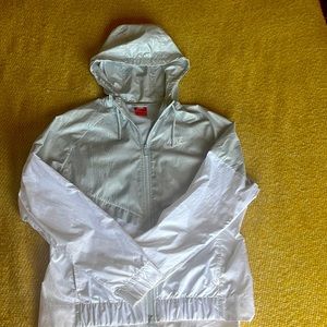 Nike Women’s Windrunner Windbreaker / Size M